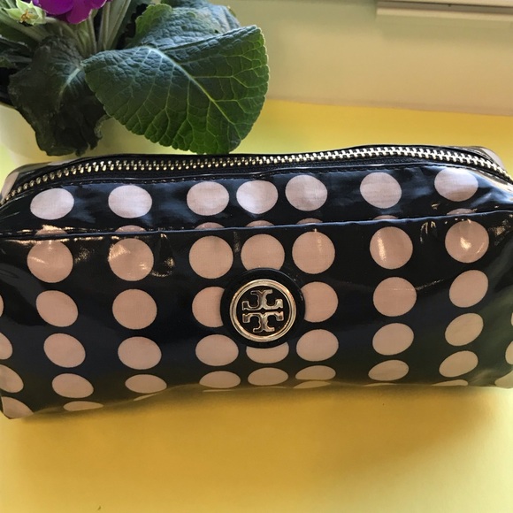 Gorgeous Tory Burch cosmetic bag❤️HP🎉🎊 - Picture 2 of 7
